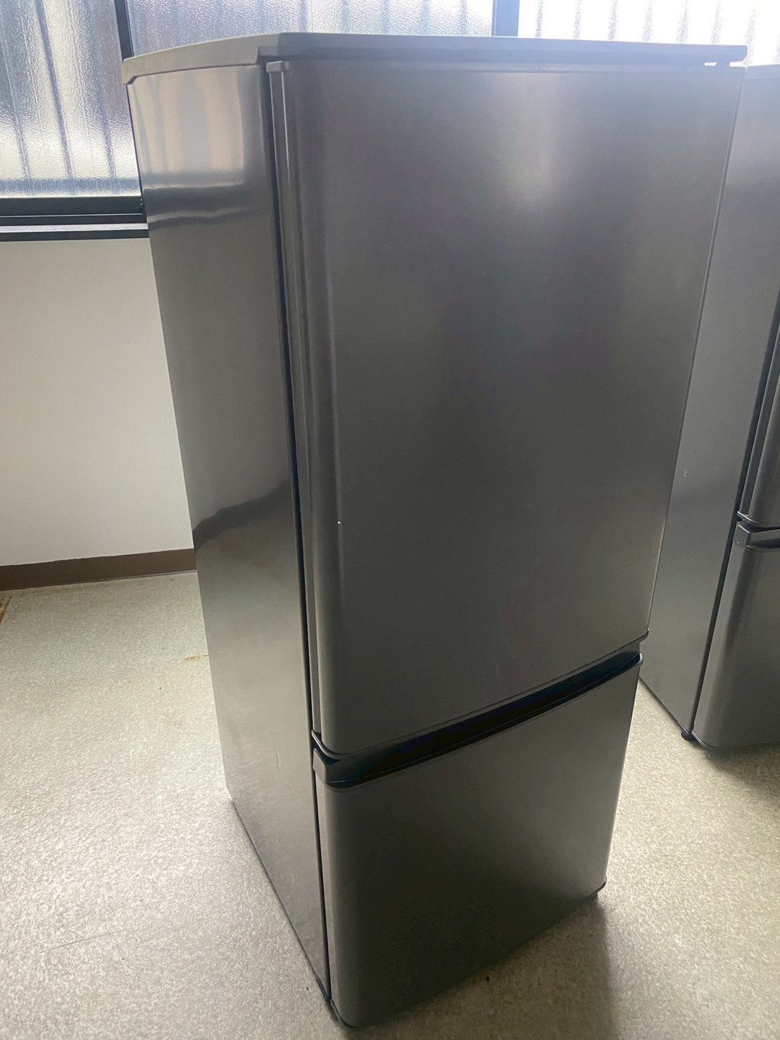 三菱　2ドア　冷蔵庫 2022年製　MR-P15G-H1 グレー 三菱 冷蔵庫 中古 MITSUBISHI MR-P15G-H1 2022年製 2ドア 146L