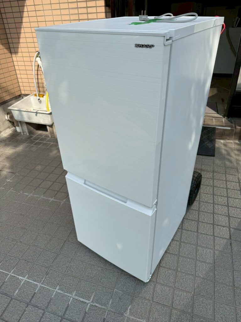 埼玉県川口市にて出張買取 SHARP（シャープ）2ドア冷蔵庫 SJ-D15H-W 2022年製