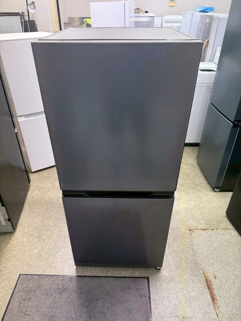 川口市でAQUA 2ドア冷蔵庫 AQR-17PBK（DS）2024年製を出張買取 正面に傷あり