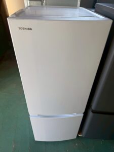 【東京都足立区】東芝 2ドア冷凍冷蔵庫 GR-W15BS（W）（2025年製・153L）を出張買取しました｜退寮・扉の傷ありでも買取が実現