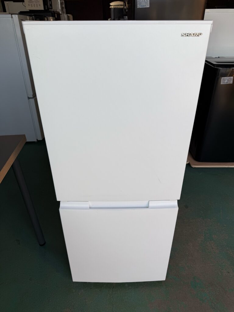 【東京都新宿区】SHARP 2ドア冷凍冷蔵庫 SJ-D15K-W（2024年製・152L）出張買取｜状態良好で買取が実現
