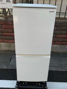 埼玉県さいたま市でSHARP冷蔵庫（SJ-D14F-W・2019年製・137L）を無料引き取りしました｜年式経過でも複数家電のまとめ対応で費用ゼロを実現