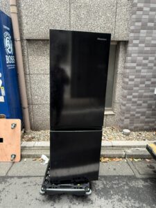 東京都足立区でHisense冷蔵庫（HR-D1701B・2025年製・175L）を出張買取しました｜側面油汚れ・変色ありでも出張買取が実現