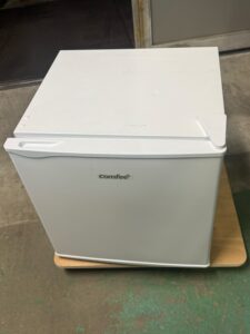 埼玉県蕨市でComfee1ドア冷蔵庫（RCD45WH/E・2023年製）を出張買取しました｜天板傷・側面凹みありでも買取が実現
