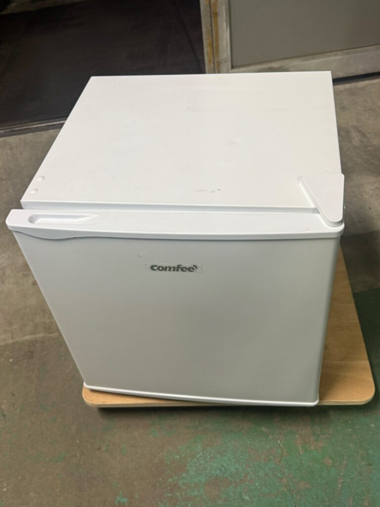 埼玉県蕨市でComfee1ドア冷蔵庫（RCD45WH/E・2023年製）を出張買取しました｜天板傷・側面凹みありでも買取が実現
