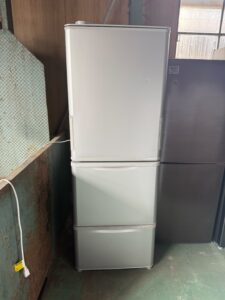 埼玉県草加市でSHARP3ドア冷蔵庫（SJ-W358K-S・2024年製・350L）を出張買取しました｜大型冷蔵庫の搬出も丁寧対応・高価買取が実現