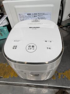 埼玉県さいたま市でSHARP炊飯器（KS-CF05B-W・2025年製・3合炊き）を出張買取しました｜まとめ売りで査定額アップ・高年式で買取が実現