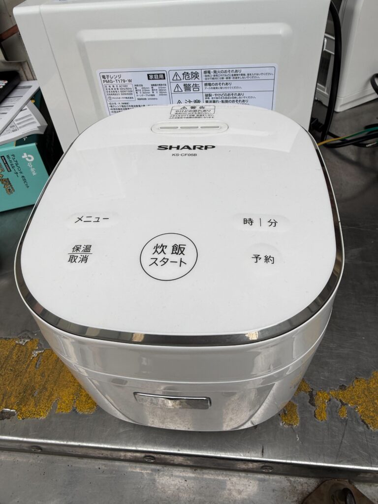 埼玉県さいたま市でSHARP炊飯器（KS-CF05B-W・2025年製・3合炊き）を出張買取しました｜まとめ売りで査定額アップ・高年式で買取が実現