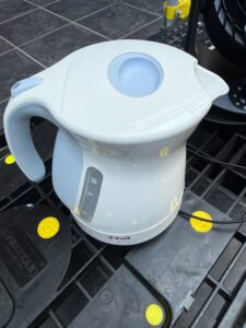 東京都練馬区でT-fal電気ケトル（KO340176・1.2L）を出張買取しました｜小型家電まとめて生前整理で費用を抑えて・家の中がすっきり