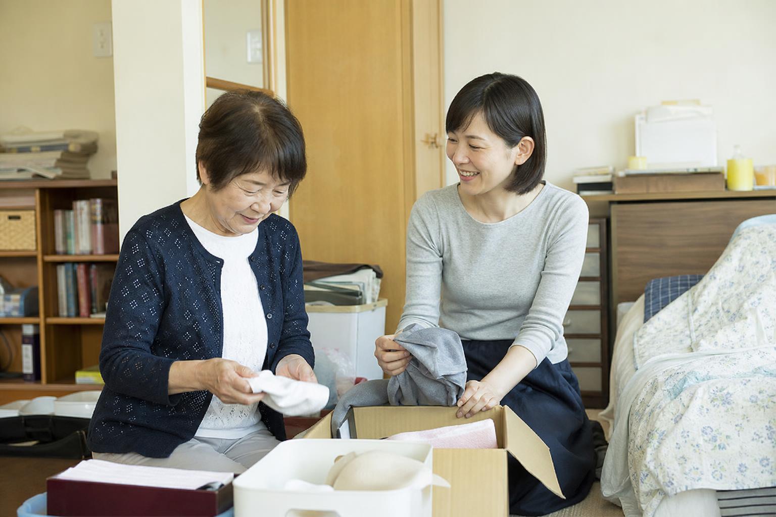 実家の片付けが進まない…親と一緒に始める「生前整理」のコツと出張買取の賢い使い方