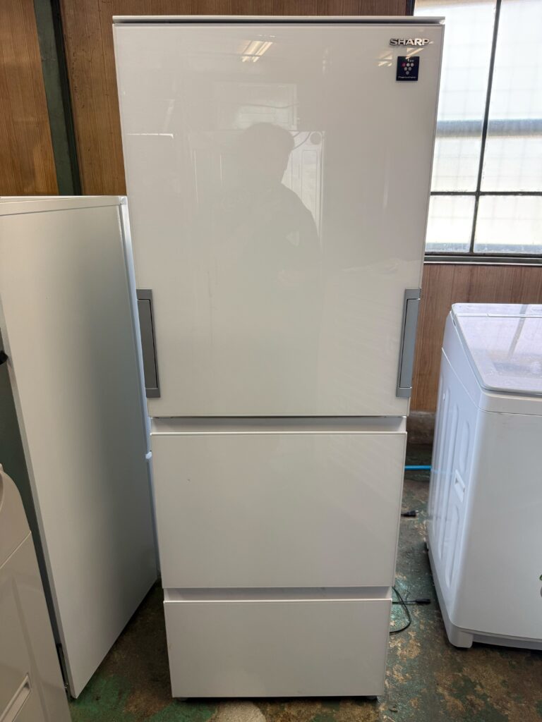 埼玉県川口市でSHARP3ドア冷蔵庫（SJ-GW35H-W・2022年製）を出張買取しました｜家族構成の変化に伴いより大きな冷蔵庫へ買い替え