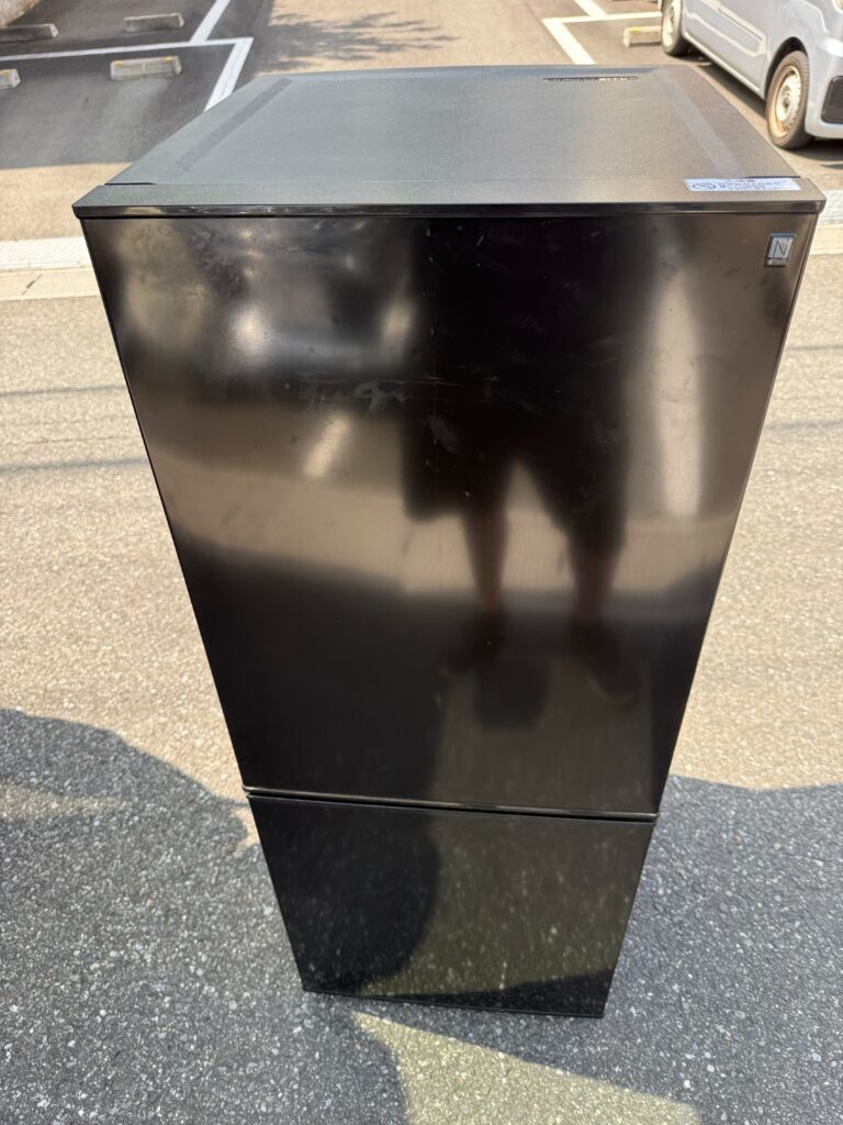 埼玉県草加市でニトリ2ドア冷凍冷蔵庫（NTR-140BK・2025年製）を出張買取しました｜会社寮の退寮に伴い指定日に対応