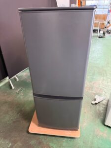東京都北区で三菱冷凍冷蔵庫（MR-P15H-H・2023年製）を出張買取しました｜寮生活終了に伴い新居で別の冷蔵庫を使用するため売却