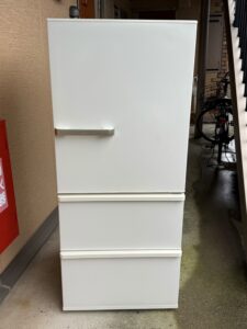 AQUA AQR-27K(W) 2021年製 272L 3ドア冷蔵庫の外観